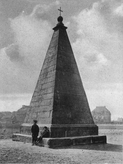 Das Obentrautdenkmal um 1910