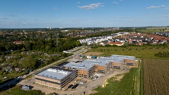 Grundschule Seelze Süd - 19.09.2024 - Luftbild Blick Richtung Nordosten